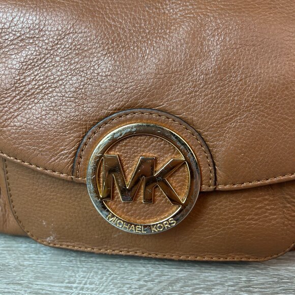 Michael Kors Margo small leather crossbody bag - Picture 2 of 7